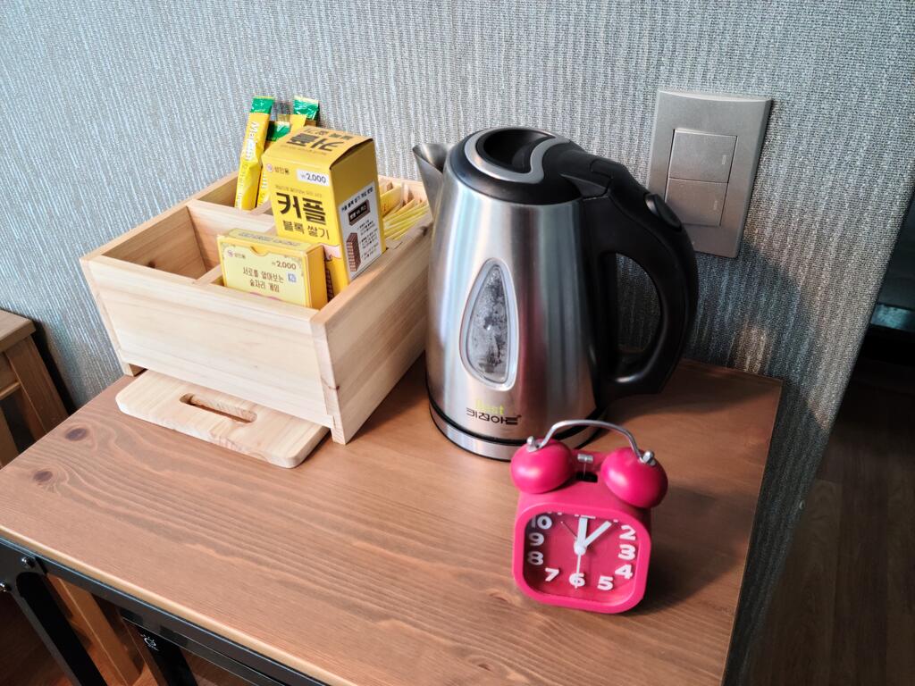 1 Min Walking To Hongik Univ STN Exit 3 - thumb 6