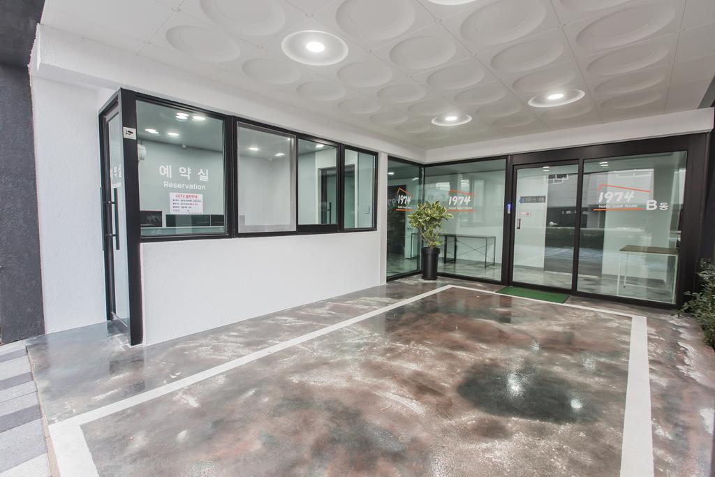 1974 Family House - thumb 2