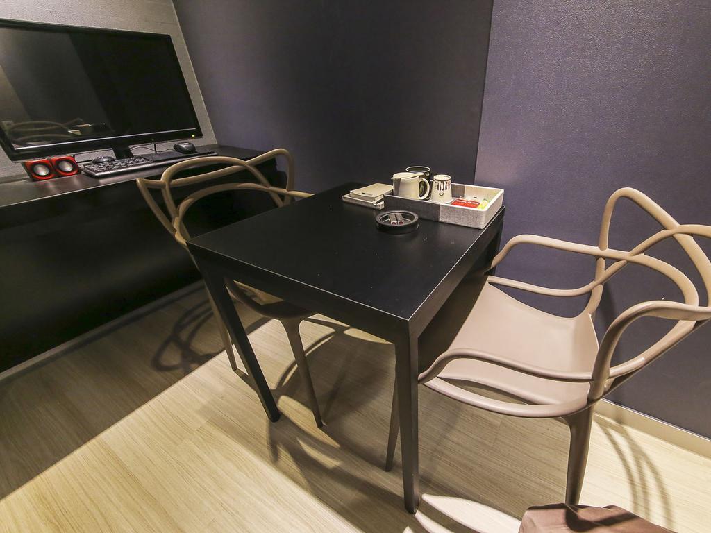 7th Street - The Play - thumb 7