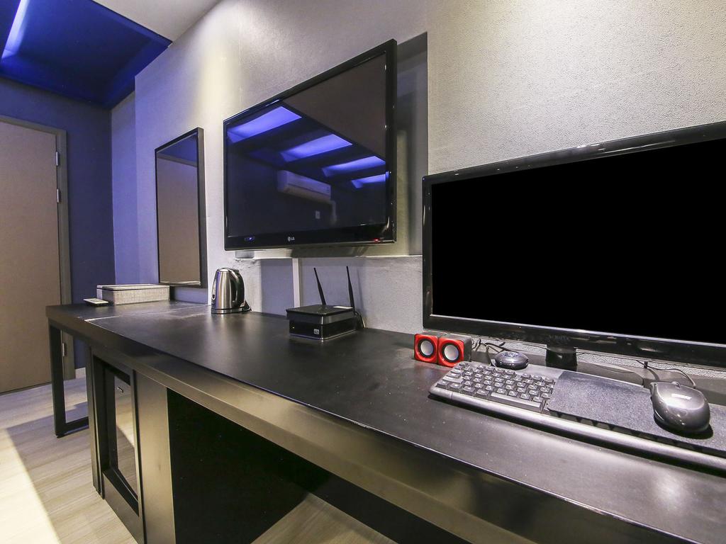 7th Street - The Play - thumb 6