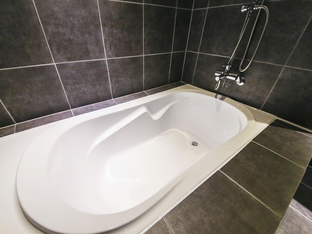 7th Street - The Play - thumb 4