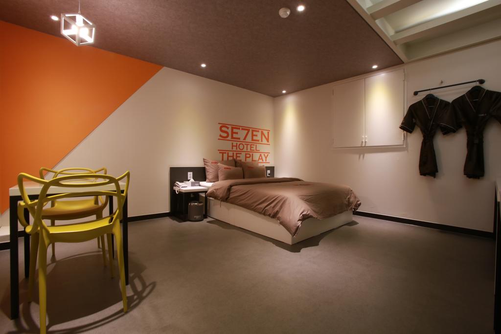 7th Street - The Play - thumb 0