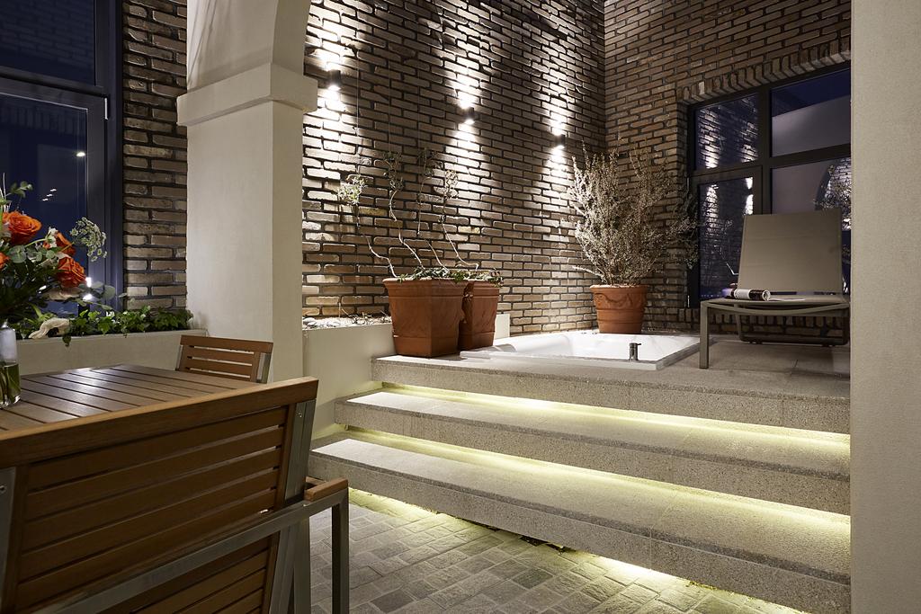 9 Brick Hotel - thumb 5