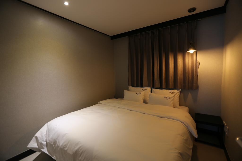 Almond Hotel Gupo Station - thumb 3