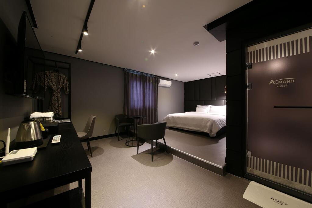 Almond Hotel Gupo Station - thumb 1