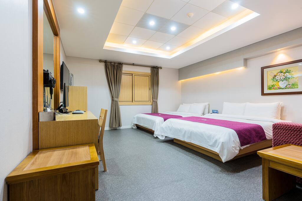 Amour Hotel - thumb 1