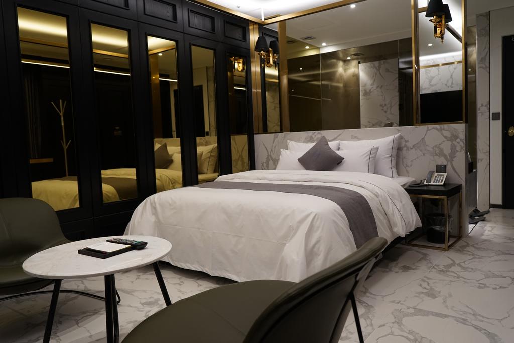 Astro Hotel - thumb 1