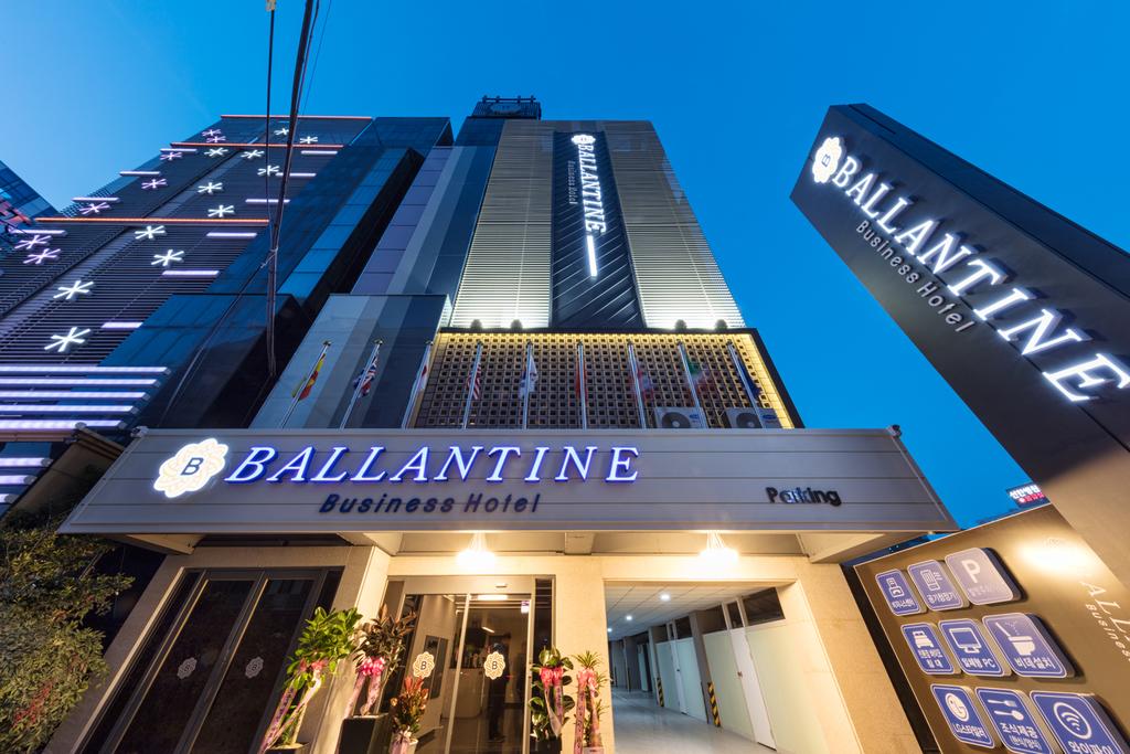 Ballantine Hotel - thumb 0