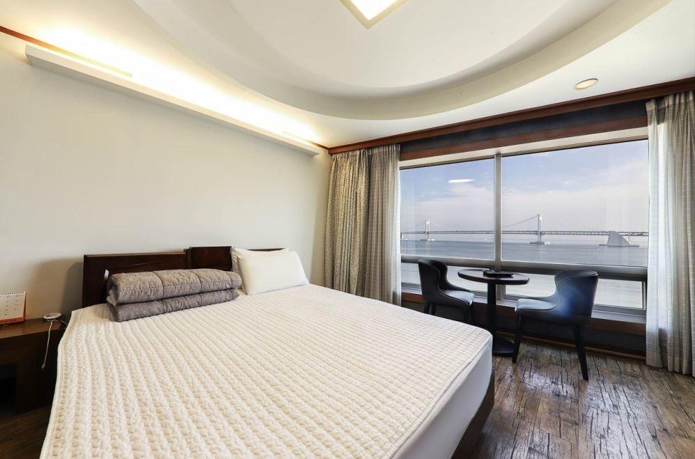 Bridge Hotel - thumb 7