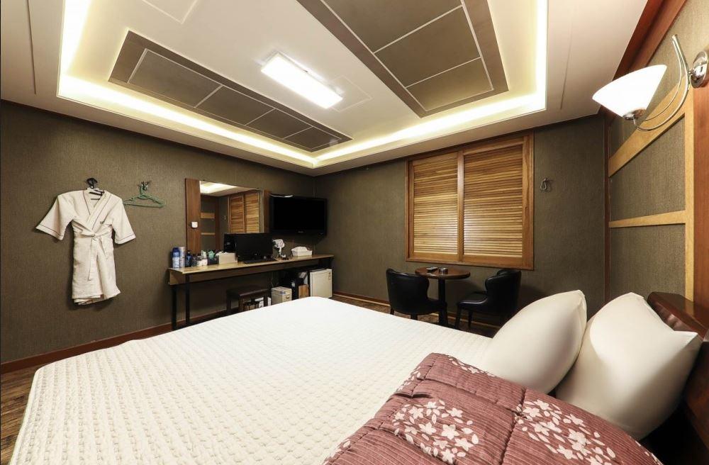 Bridge Hotel - thumb 5