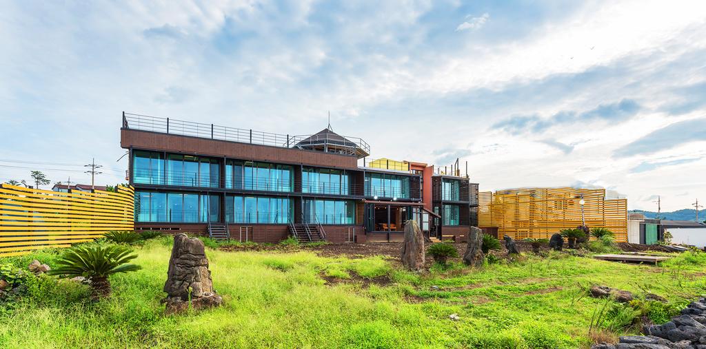 Castle Pool Resort - thumb 0