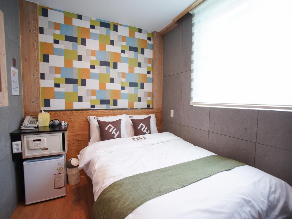 D.H Sinchon Guesthouse - thumb 1