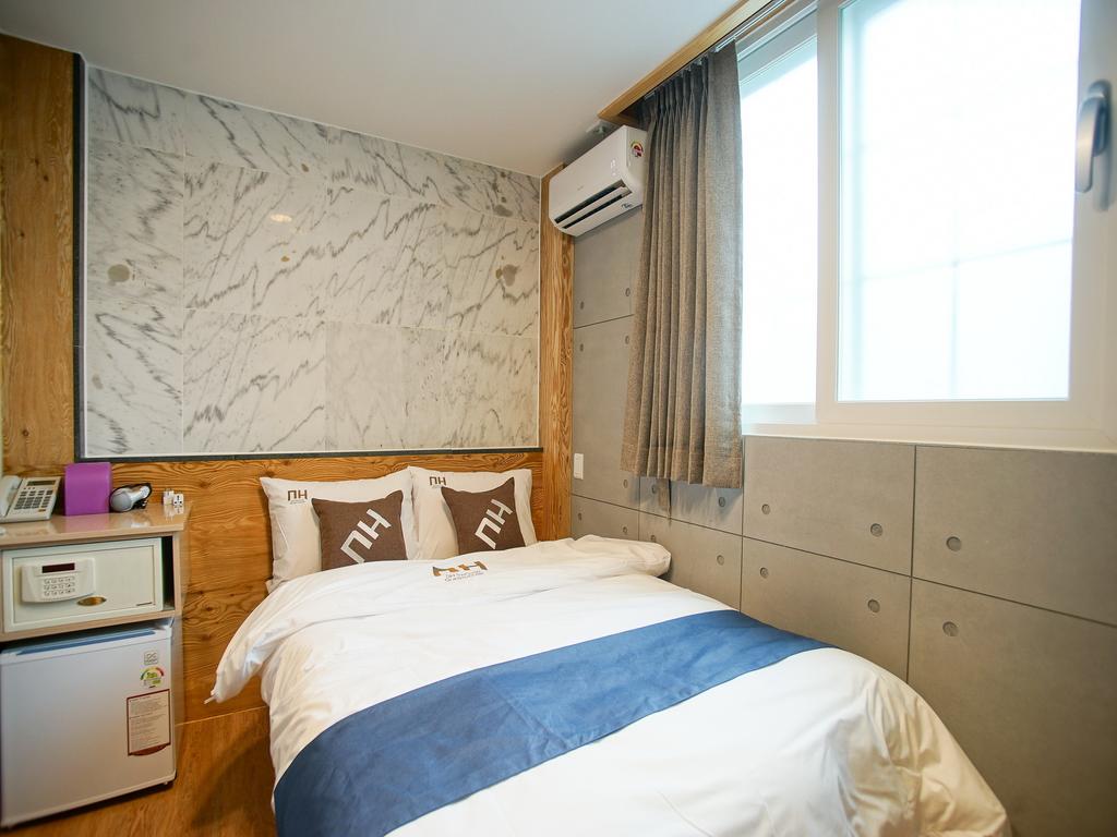 D.H Sinchon Guesthouse - thumb 2