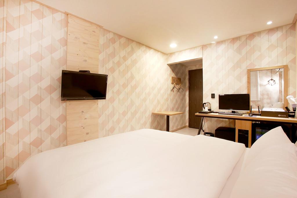 Eton Hotel - thumb 7