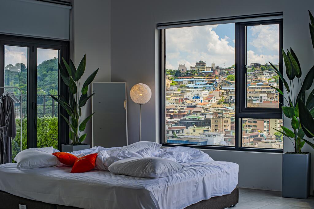 Glue Hotel - thumb 4