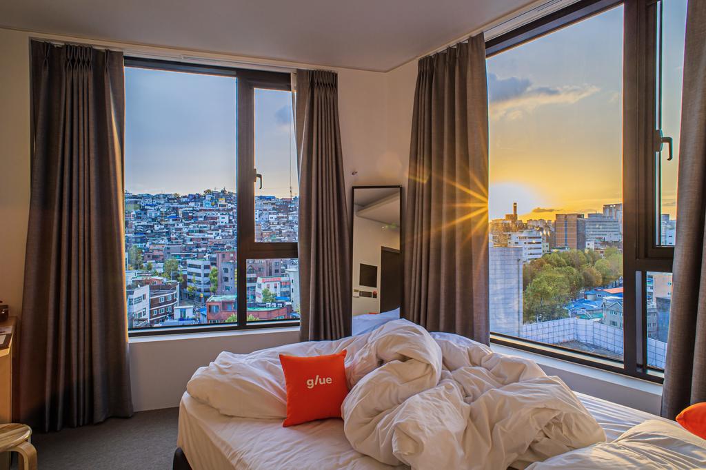 Glue Hotel - thumb 1