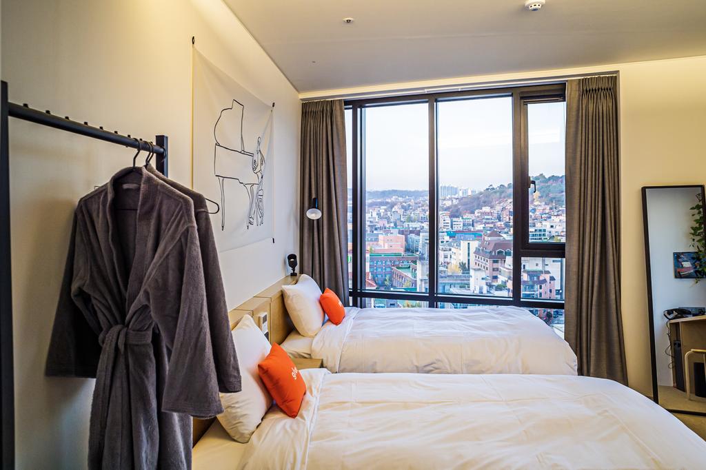 Glue Hotel - thumb 3