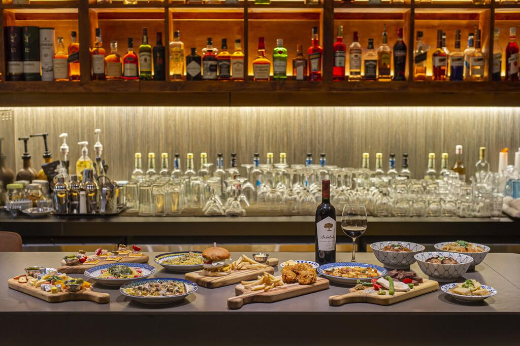 Glue Hotel - thumb 7