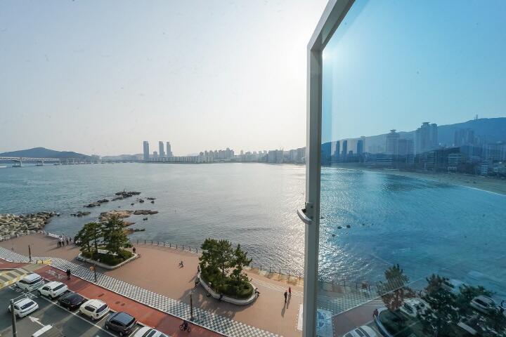 Gray 193 Hotel - thumb 2