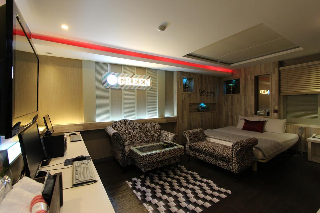 Hera Hotel - thumb 3