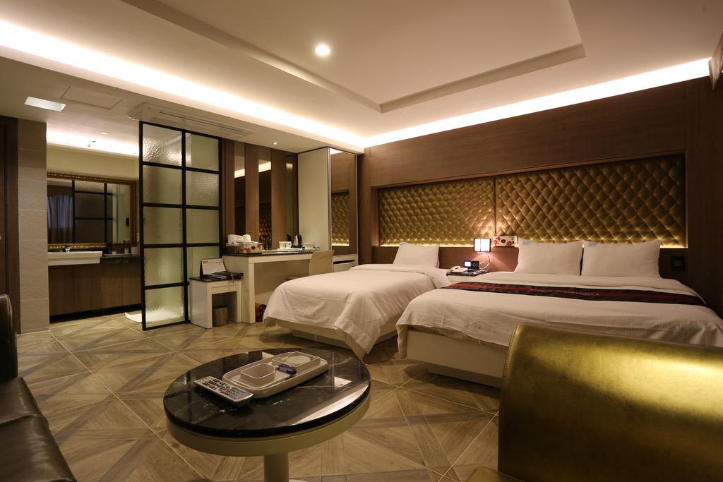 Hotel Zenith - thumb 1