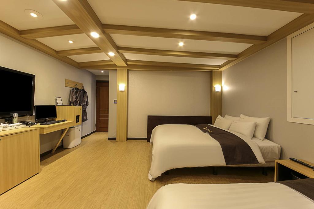 K Hotel - thumb 6