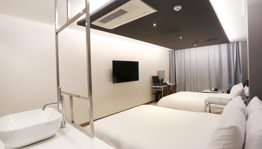 Louis Hotel - thumb 6