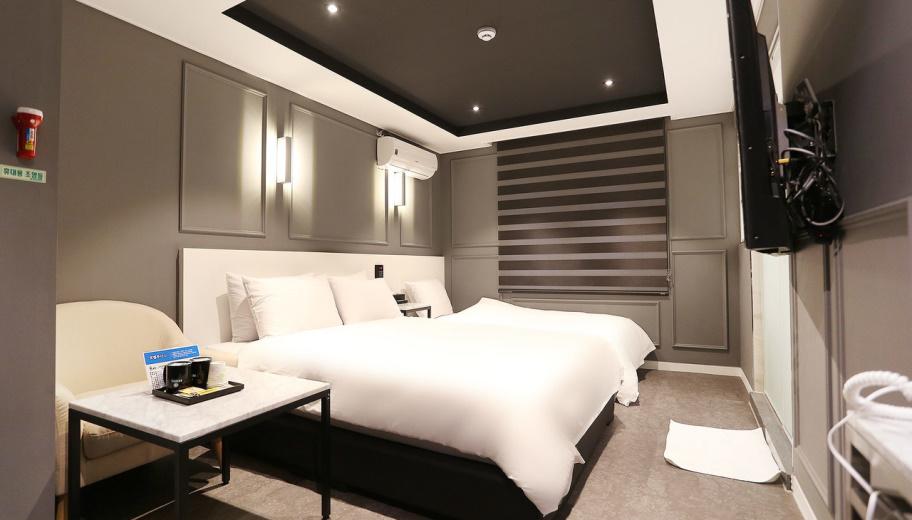 Louis Hotel - thumb 3