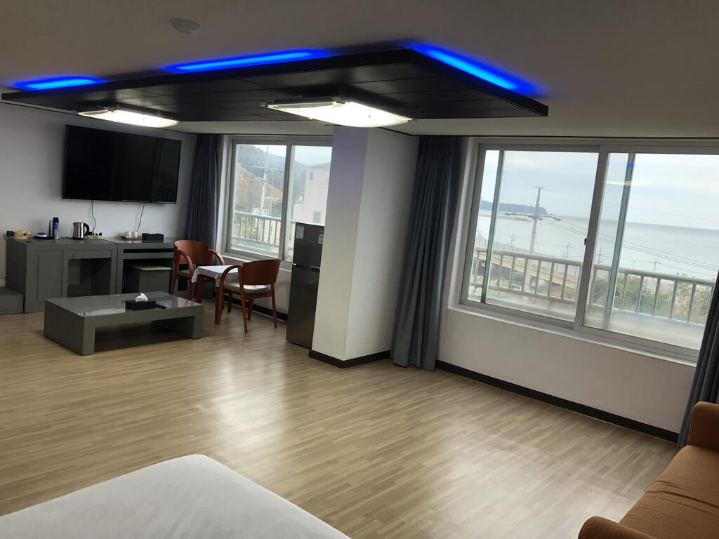 Mangsan Beach Hotel & Pension - thumb 1