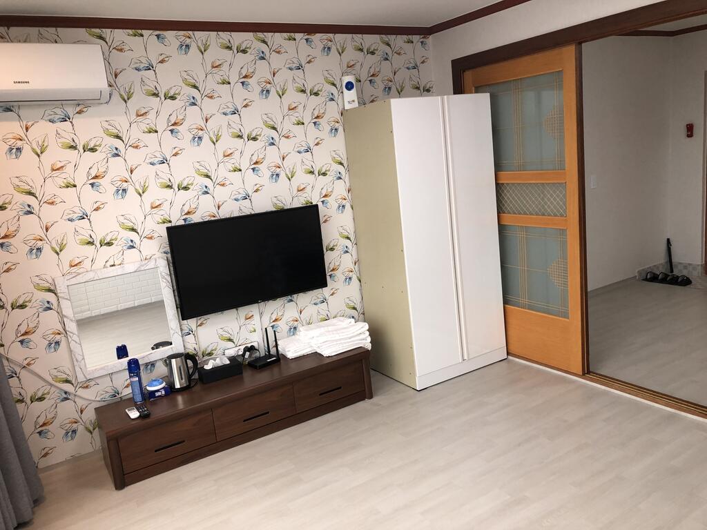 Mangsan Beach Hotel & Pension - thumb 6