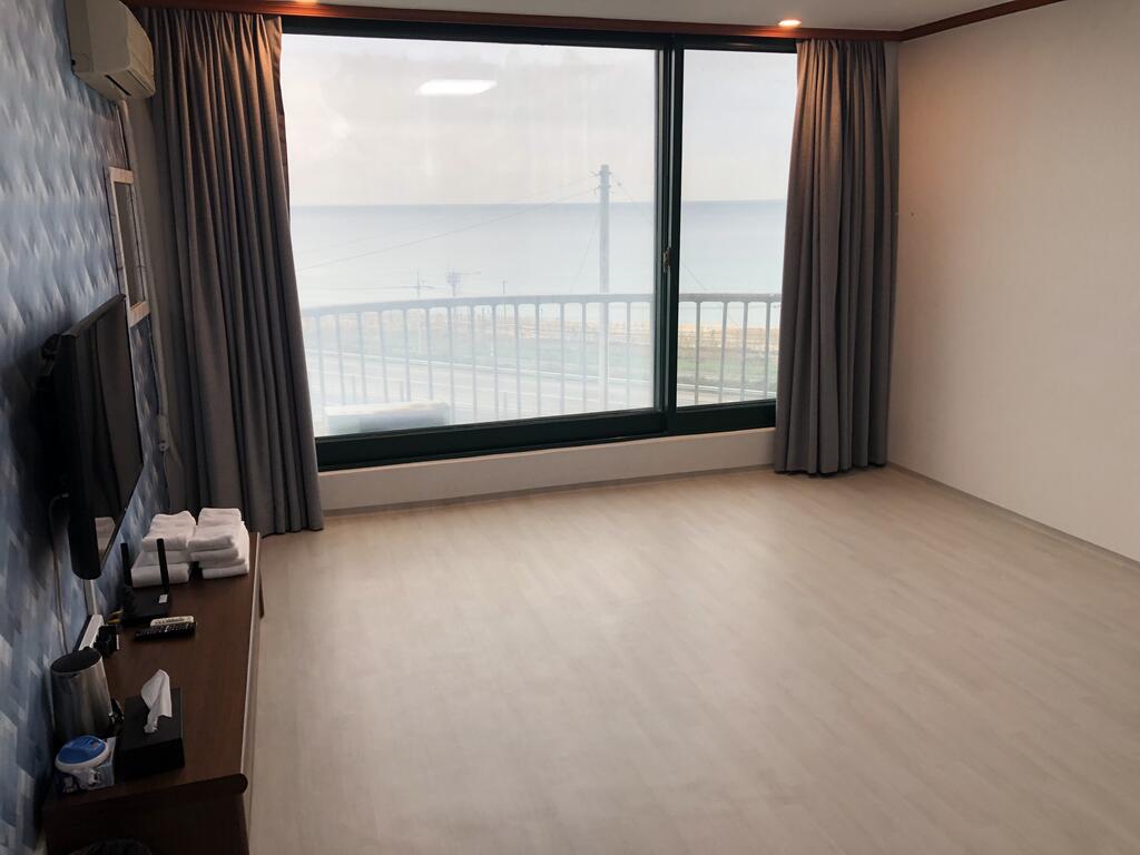 Mangsan Beach Hotel & Pension - thumb 7