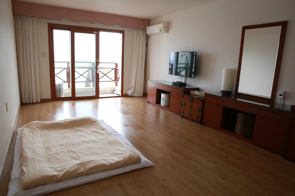 Ocean Grand Hotel - thumb 4