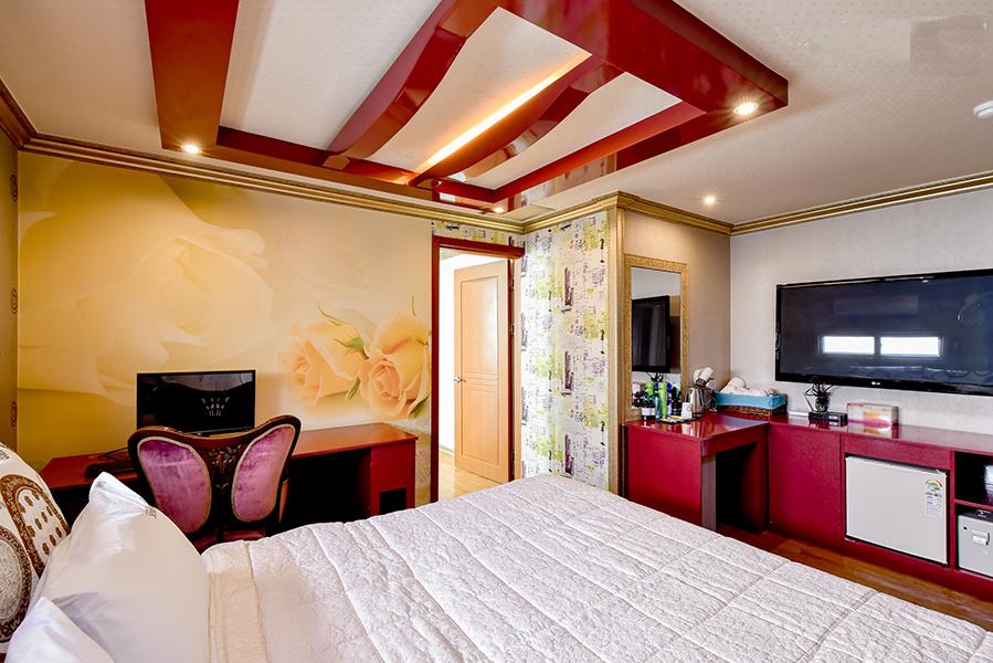 Sense Motel - thumb 1