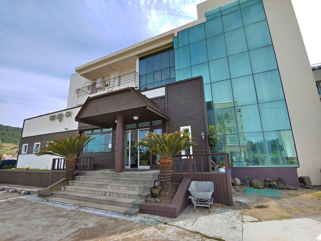 Seongsan Sunrise Pension - thumb 0