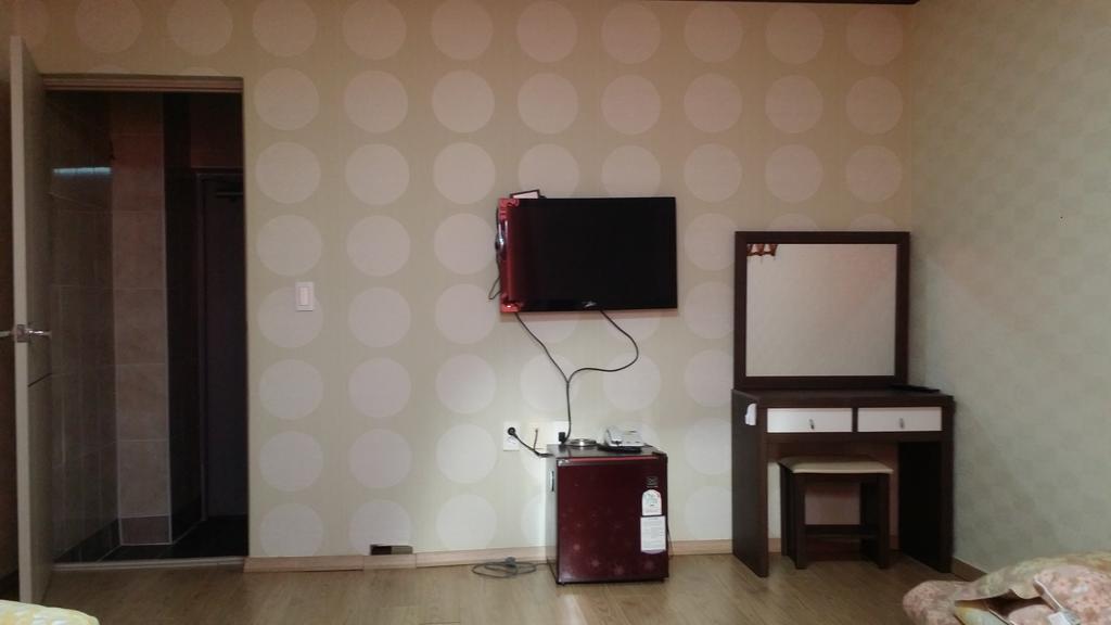 Shila Youth Hostel - thumb 5